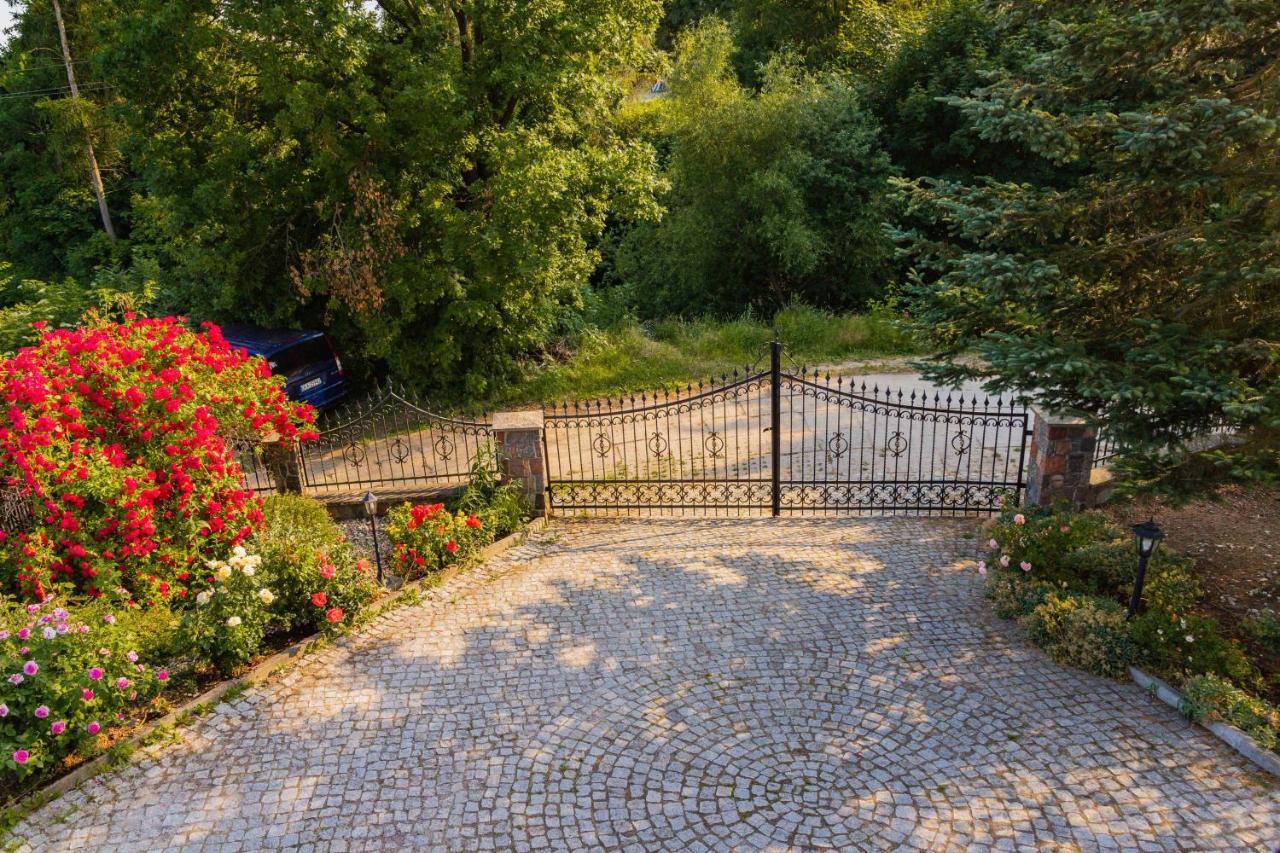 Mira - Mira Pokoje Z Widokiem Na Jezioro Chmielno Exterior photo