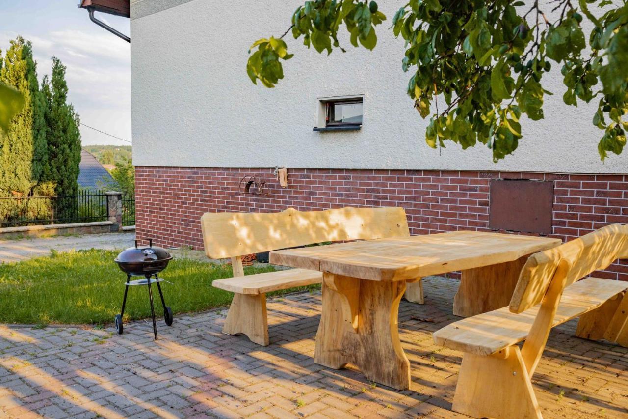 Mira - Mira Pokoje Z Widokiem Na Jezioro Chmielno Exterior photo