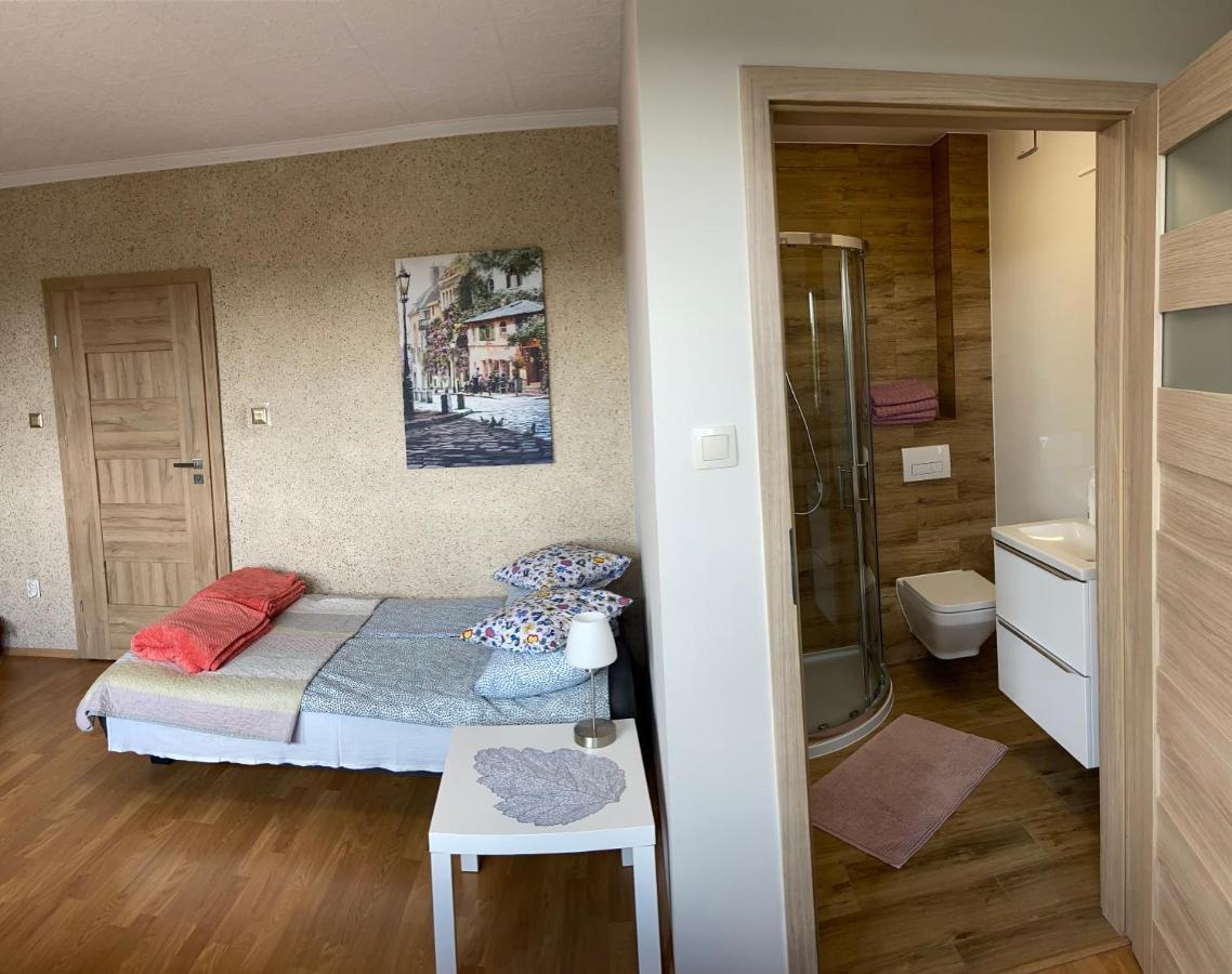 Mira - Mira Pokoje Z Widokiem Na Jezioro Chmielno Exterior photo