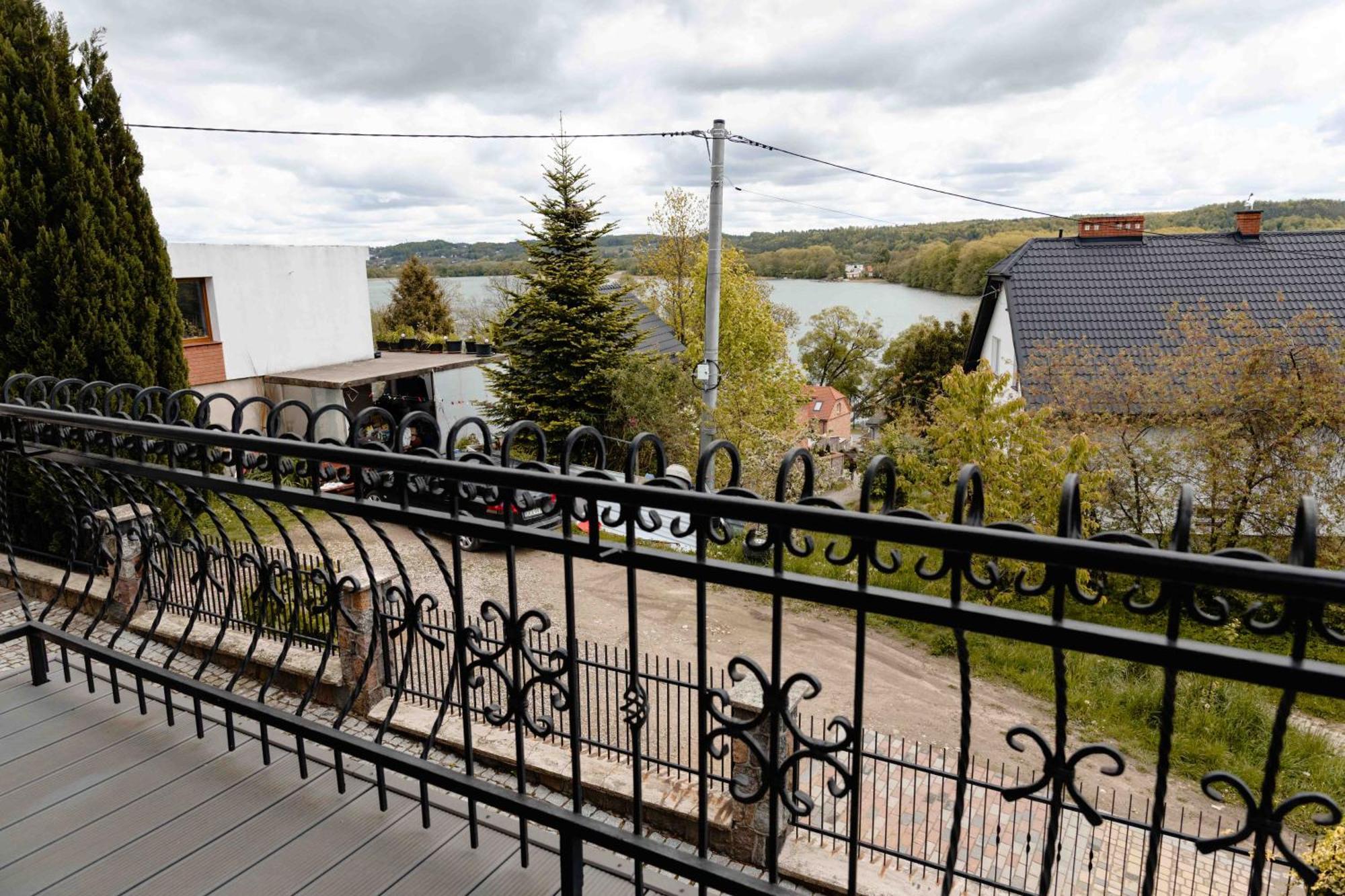 Mira - Mira Pokoje Z Widokiem Na Jezioro Chmielno Exterior photo