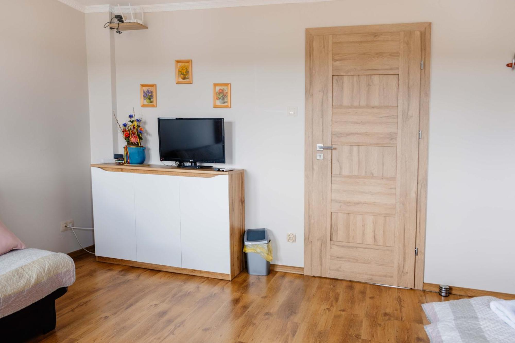 Mira - Mira Pokoje Z Widokiem Na Jezioro Chmielno Exterior photo